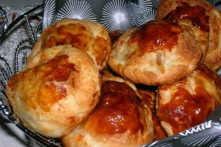 Слоеные пирожки с индейкой карри и беконом: шаг 13