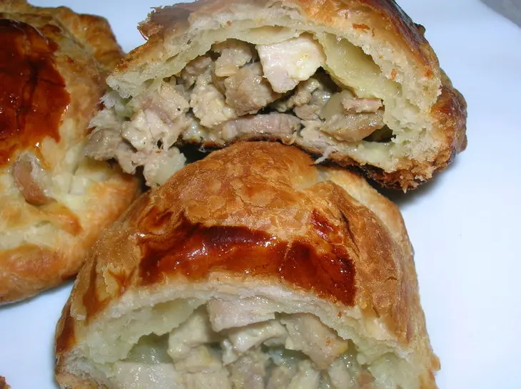 Слоеные пирожки с индейкой карри и беконом: шаг 14