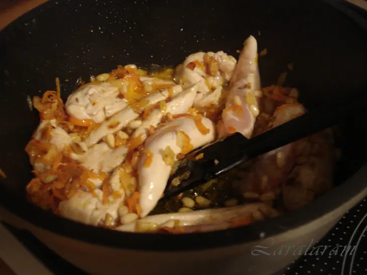 Фальшивый плов (с курицей, ягодами и орехами): шаг 10