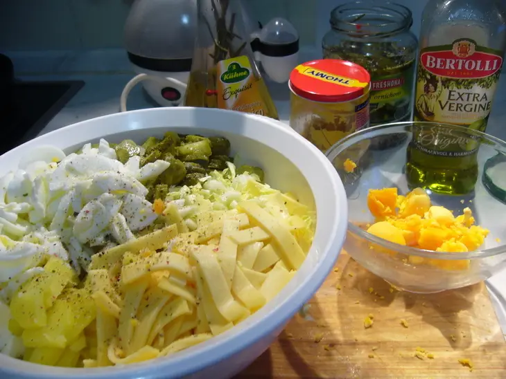 Картофельный салат с сыром: шаг 2