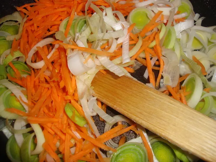 Вырезка с рисовой лапшой и овощами: шаг 5