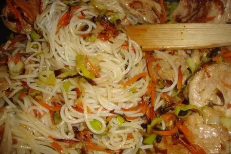 Вырезка с рисовой лапшой и овощами: шаг 7