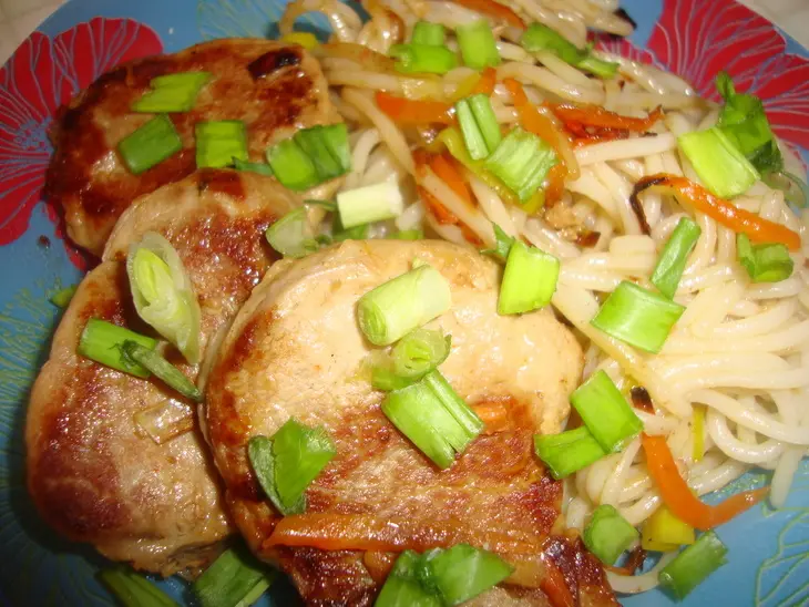 Вырезка с рисовой лапшой и овощами: шаг 8