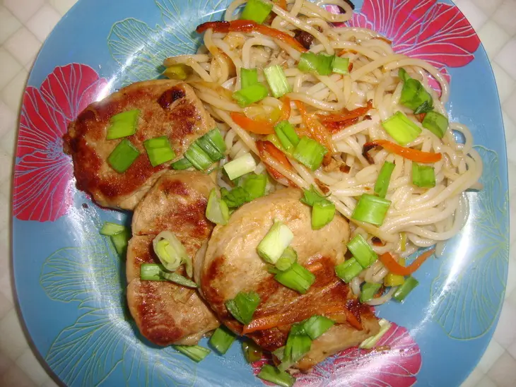 Вырезка с рисовой лапшой и овощами: шаг 9