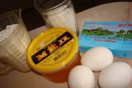 Медовый кекс с маком: шаг 1