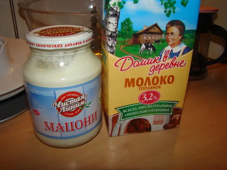 Дрожжевое тесто на мацони и оливковом масле: шаг 1