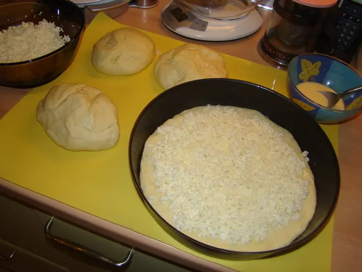 Дрожжевое тесто на мацони и оливковом масле: шаг 7
