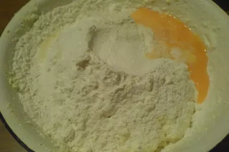 Печенье с творожными сырками и безе: шаг 2
