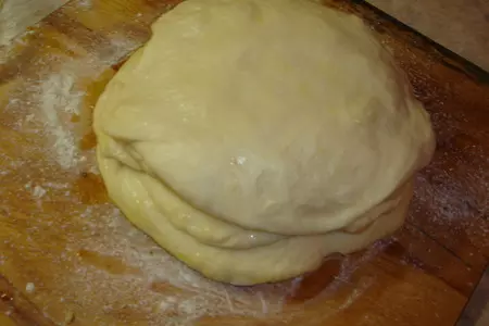 Дрожжевые слоеные булочки с сыром: шаг 3
