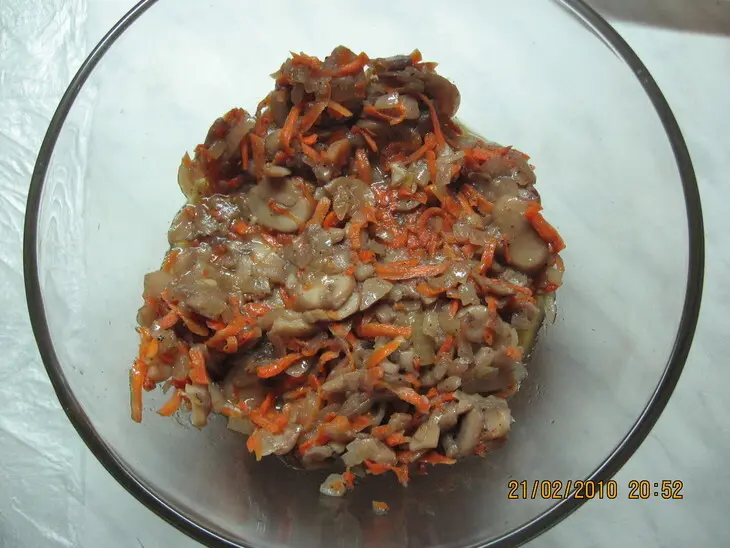Мясной рулет из фарша «грибник»: шаг 1