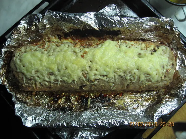 Мясной рулет из фарша «грибник»: шаг 7