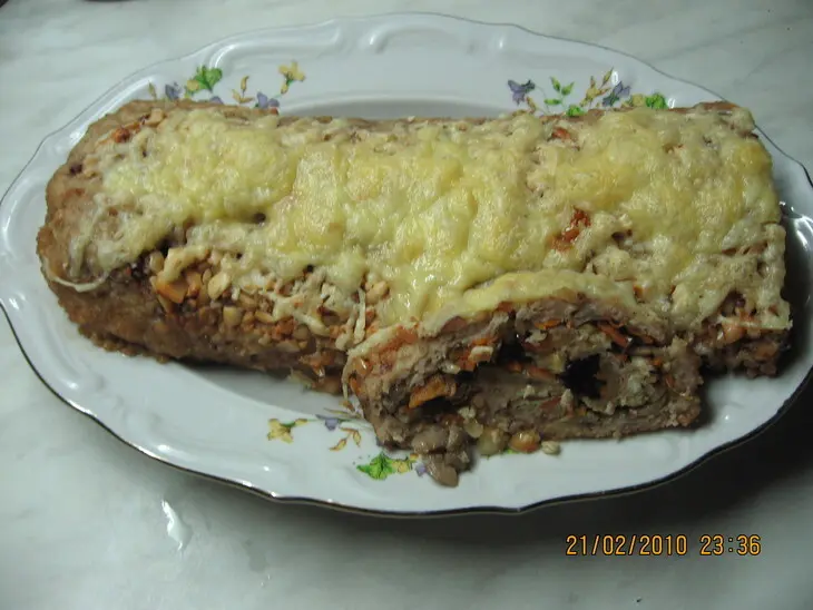 Мясной рулет из фарша «грибник»: шаг 8