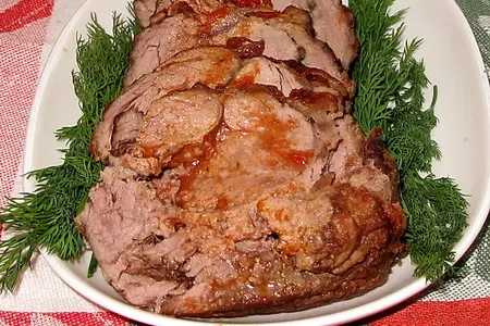 Рулет из говядины с начинкой из фарша и сыра под томатным соусом: шаг 8