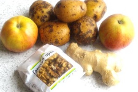 Картофельные котлеты с имбирем и яблоком (постное): шаг 1