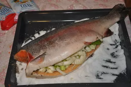 Форель, запеченная в соли: шаг 1