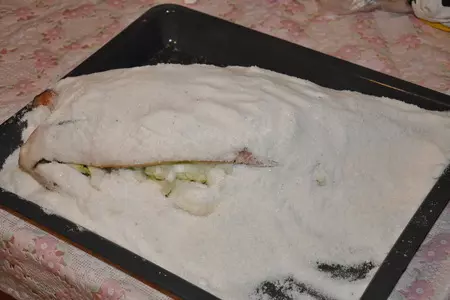 Форель, запеченная в соли: шаг 2