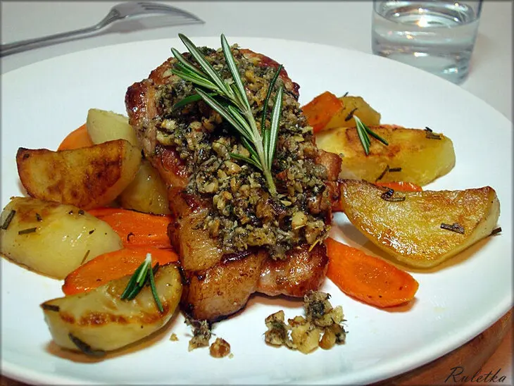 Филе свинины с ореховой крошкой и розмарином.: шаг 10