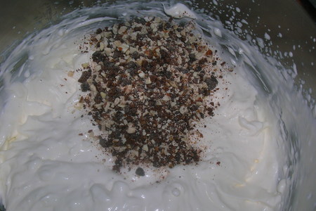 Тыквенный торт с сырным кремом, орехами и шоколадом: шаг 10