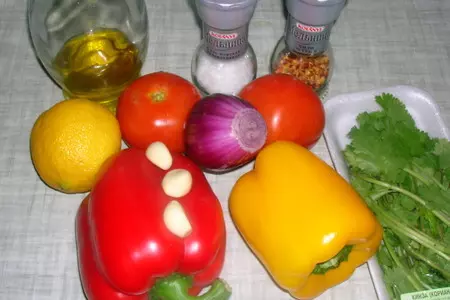 Салат из жареных перцев с помидорами: шаг 1