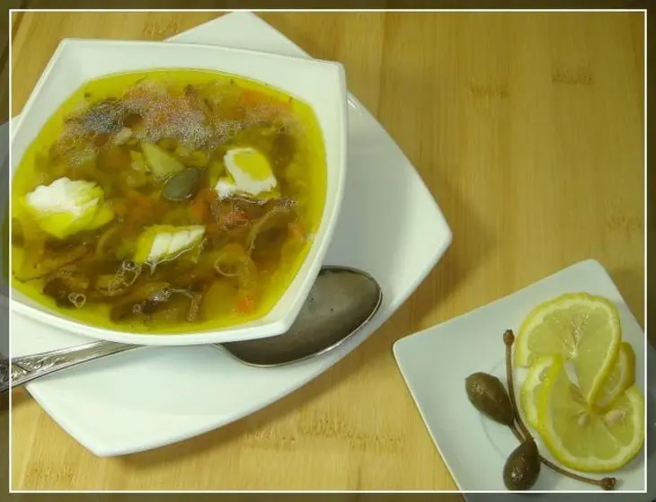 Рассольник на рыбном бульоне с грибами и перловкой: шаг 1