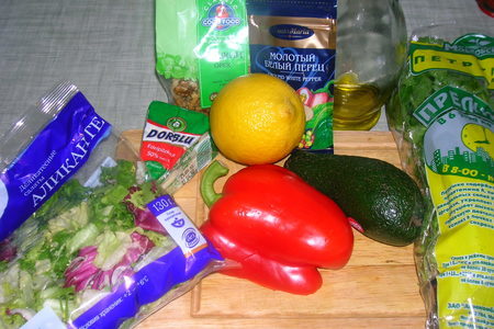 Сырный салат с авокадо, сладким перцем и грецкими орехами: шаг 1