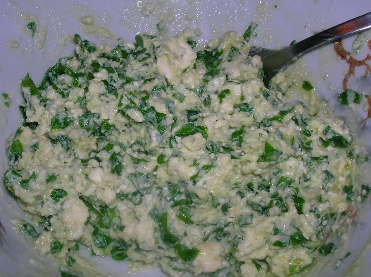 Сырный салат с авокадо, сладким перцем и грецкими орехами: шаг 5