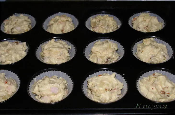Маффины с ветчиной, ананасом и грецкими орехами: шаг 2