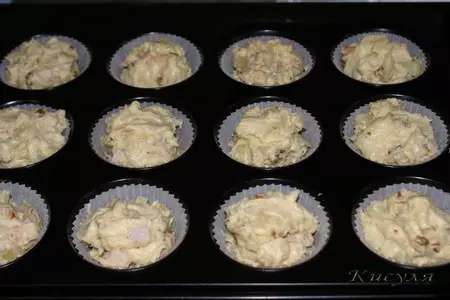 Маффины с ветчиной, ананасом и грецкими орехами: шаг 2