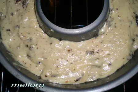 Сметанный кекс с шоколадом и черносливом: шаг 5