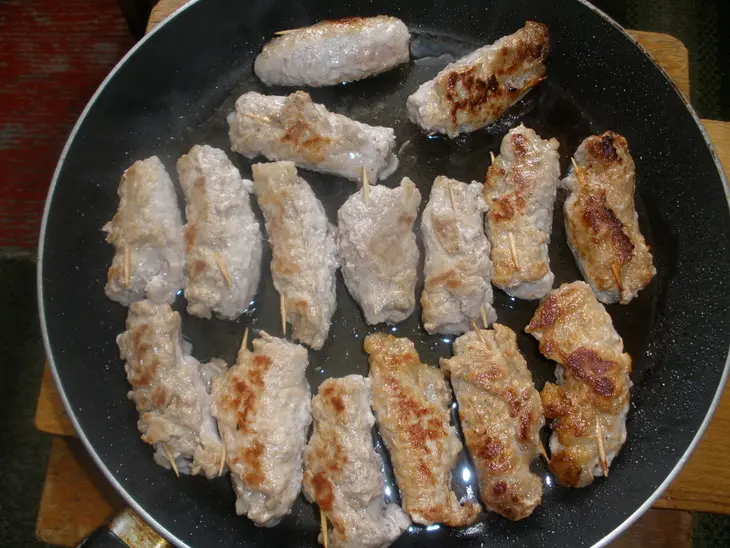 Мясные пальчики с черносливом: шаг 5
