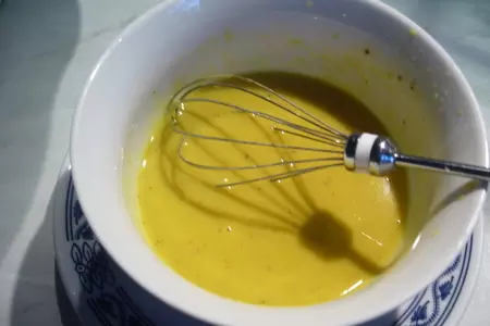 Пестрый селедочный салат с сырыми шампиньонами: шаг 4