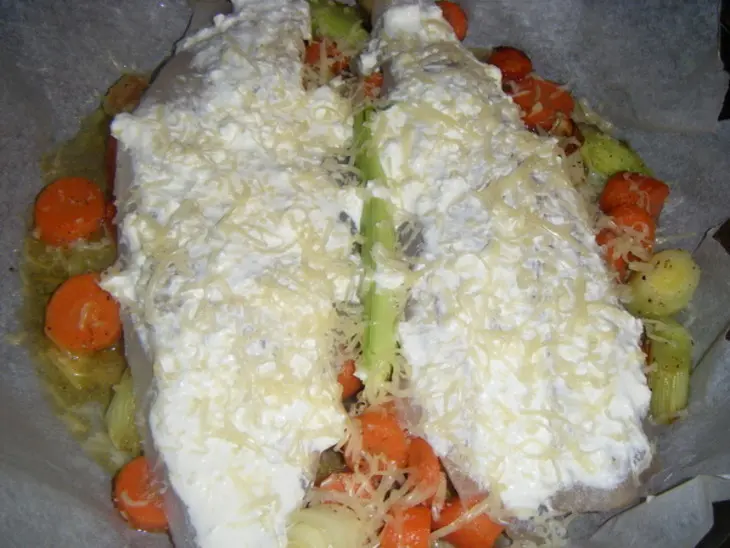 Рыба с овощами,под соусом: шаг 4