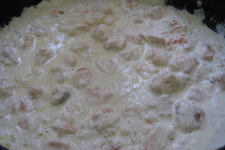 Паста шпинатная с сёмгой в сливочно-пикантном соусе.: шаг 4