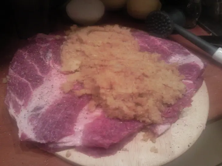 Праздничный мясной рулет: шаг 4