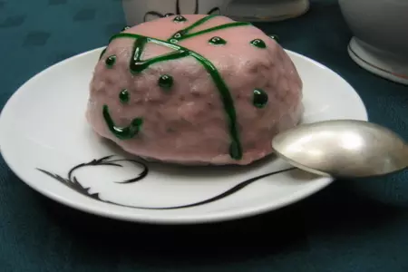 Шоколадные пирожные-жучки из свёклы "съешь нас" с апельсиновой глазурью: шаг 7