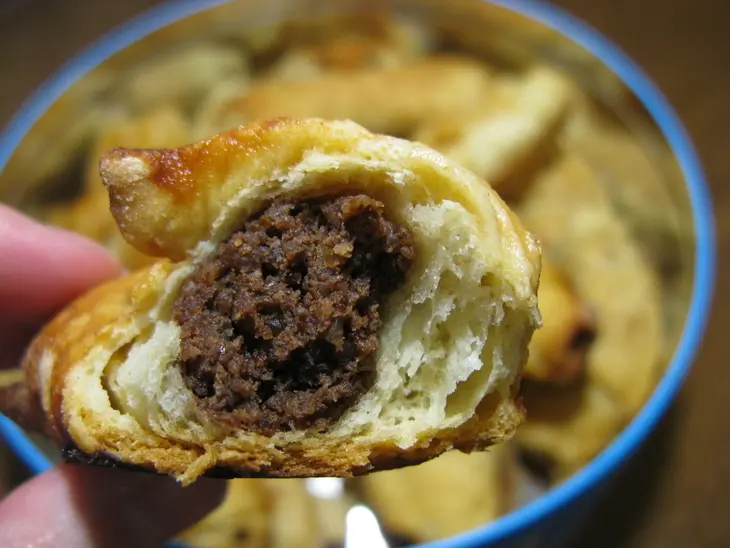 Булочки-круассаны с шоколадно-ореховой начинкой: шаг 7