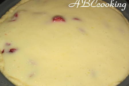Пирог ягодный со сметанной заливкой: шаг 2