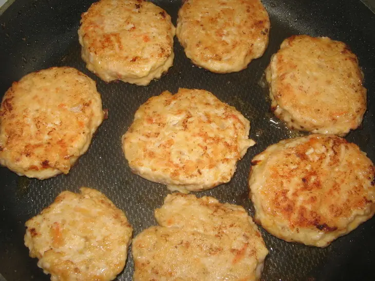 Ленивые голубцы из курицы жаренные.: шаг 7