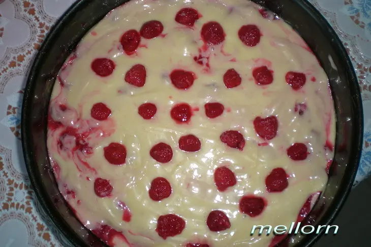 Сметанный пирог с малиной: шаг 4