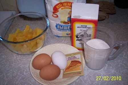 Бисквитный ананасовый пирог: шаг 1