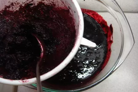 Миндальный торт с муссом из черной смородины.: шаг 1