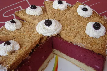 Миндальный торт с муссом из черной смородины.: шаг 9