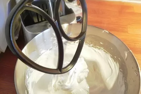 Торт подушка, фисташковый масляный бисквит, swiss meringue buttercream: шаг 14