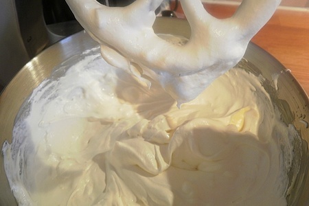 Торт подушка, фисташковый масляный бисквит, swiss meringue buttercream: шаг 15
