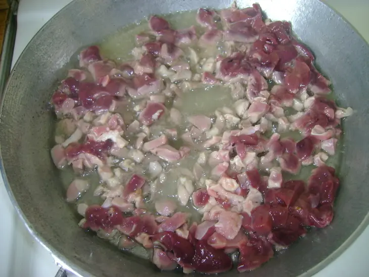 Курица жареная с фаршем из печени и желудка: шаг 2