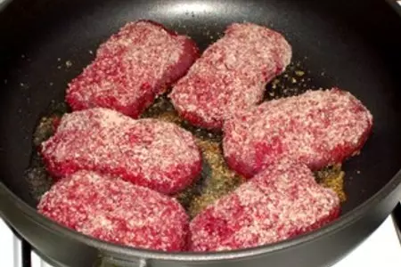 Свекольные котлеты с орехами постные: шаг 4