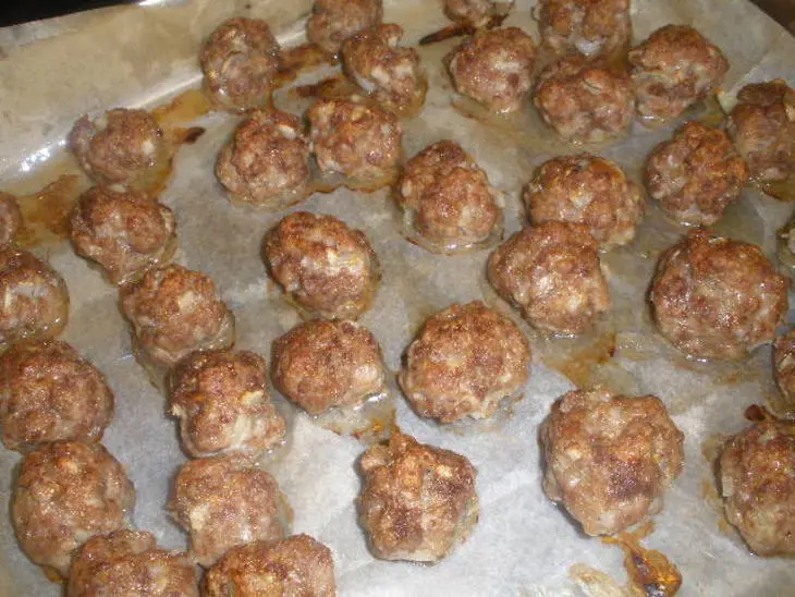 Фрикадельки   коктейльные во вкуснейшем соусе: шаг 3