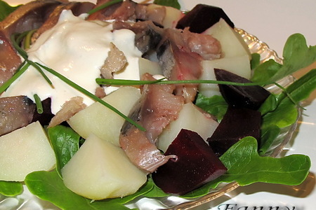 Салат из копченой скумбрии с картофелем: шаг 1