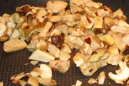 Грибной жульен в мясных корзиночках: шаг 1