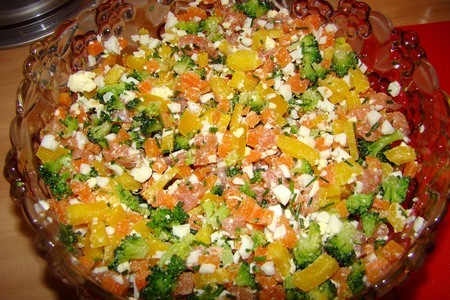 Разноцветный салат с брокколи и семгой: шаг 4